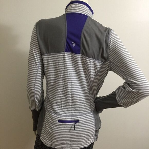 MPG Pull Over active Top! Thumb holes! Soft cozy - Picture 2 of 8